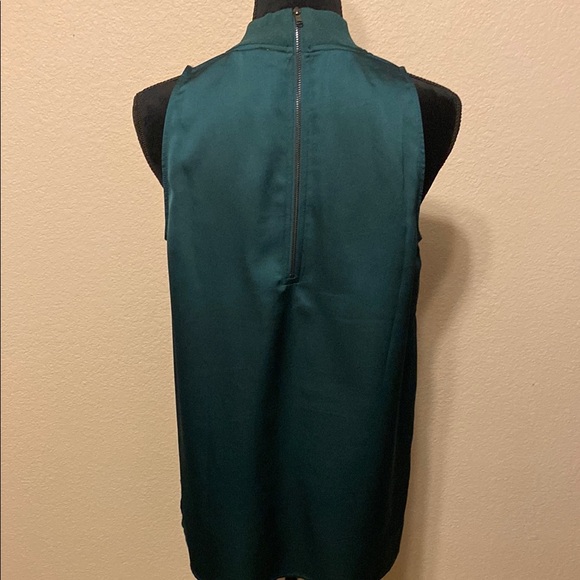 Green Sleeveless High Collar Top - Picture 4 of 9